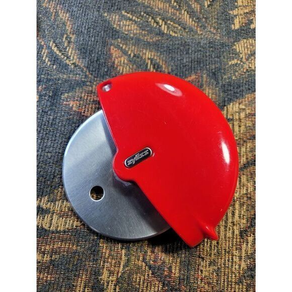 Zyliss Red Handheld Pizza Cutter - Picture 1 of 3